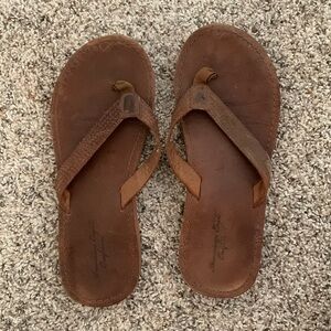 Leather American Eagle flip flops